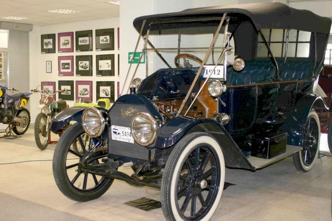 Legendinis „Cadillac“: meno ir mokslo simbolis