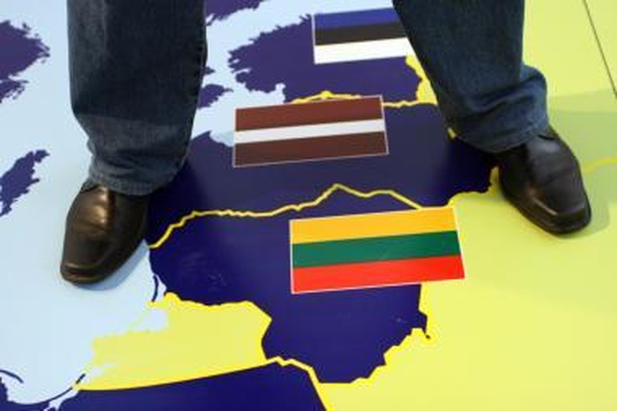 Lietuviai ir latviai tolsta nuo estų 