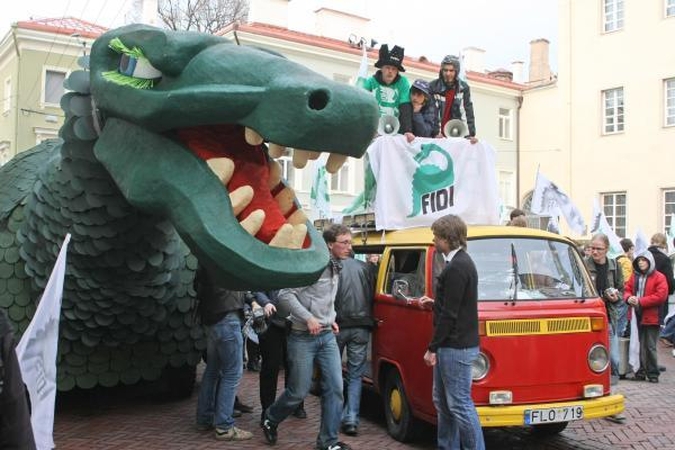Pas filologes vėl atskubėjo Dinas Zauras