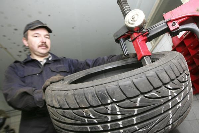 Beveik visi lietuviai važiuotų pavojingomis padangomis