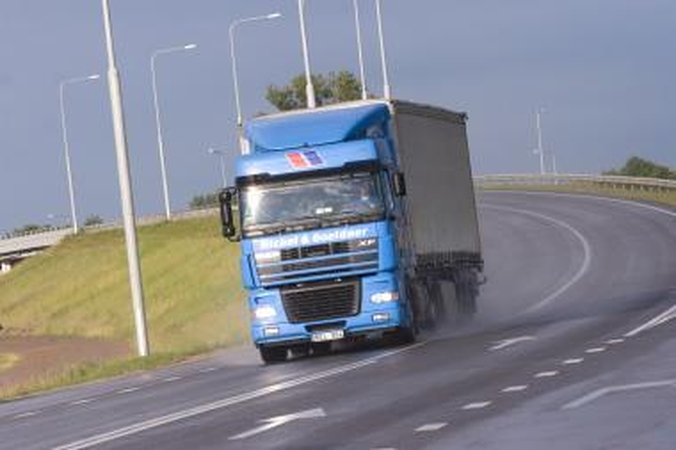 Transporto pajamos tarp paslaugų sektoriaus įmonių augo sparčiausiai