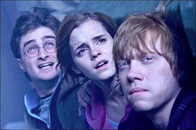 Rašytoja J.K.Rowling rašo Hario Poterio enciklopediją