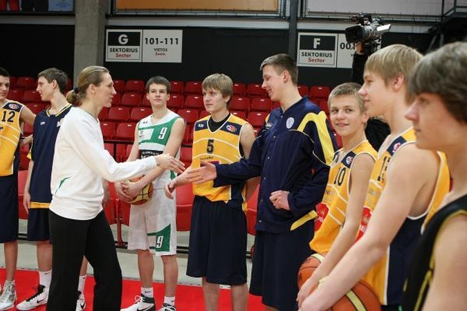 Krepšinio žvaigždžių pamokos jauniesiems žaidėjams