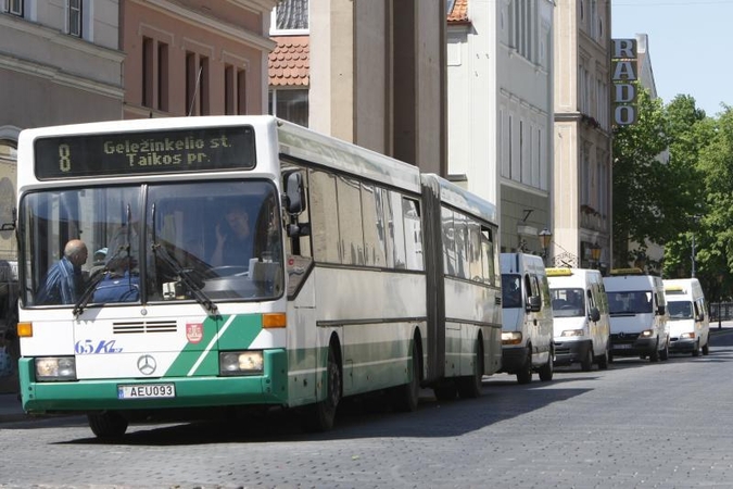 Tiltų gatvė autobusams savaitgaliais atsivers tik rudenį?