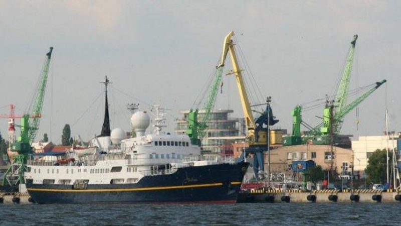 Į Klaipėdą galingi kranai atplukdyti, o krantinė dar nepastatyta