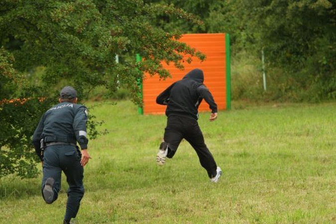 Nelaimės Kaune: neblaivus 23-ejų vyras spyrė tyrėjui į galvą