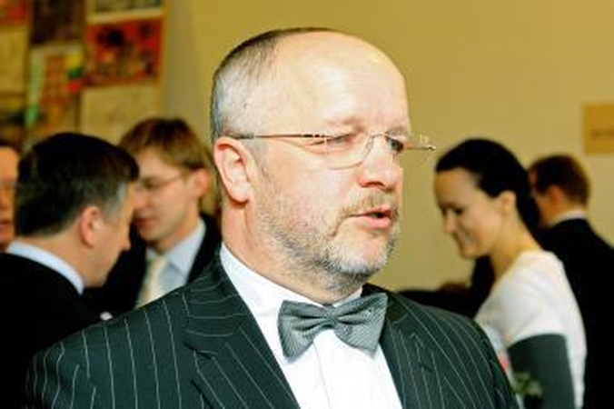 J.Olekas: premijos yra būtinos skatinant karius