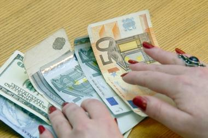 Kodėl keičiant valiutą prašo asmens identifikavimo dokumentų?