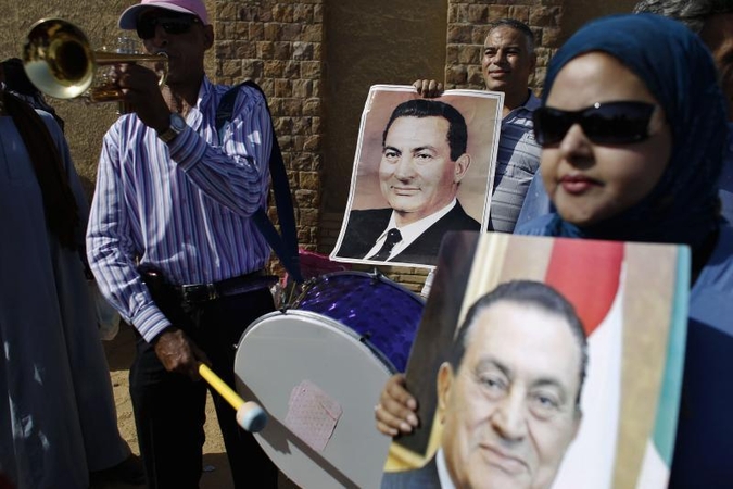 Buvęs Egipto prezidentas Mubarakas atvyko į teismą
