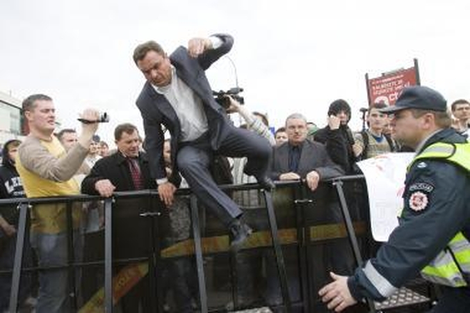 P.Gražulis ir K.Uoka traukiami administracinėn atsakomybėn dėl pareigūnų reikalavimų nevykdymo