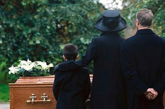 Senelės laidotuvėse dalyvavo 172 anūkai