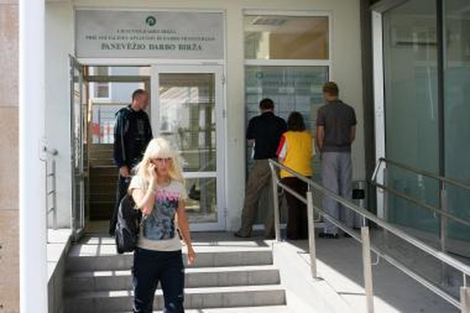 Darbo biržose - diplomuotų bedarbių antplūdis
