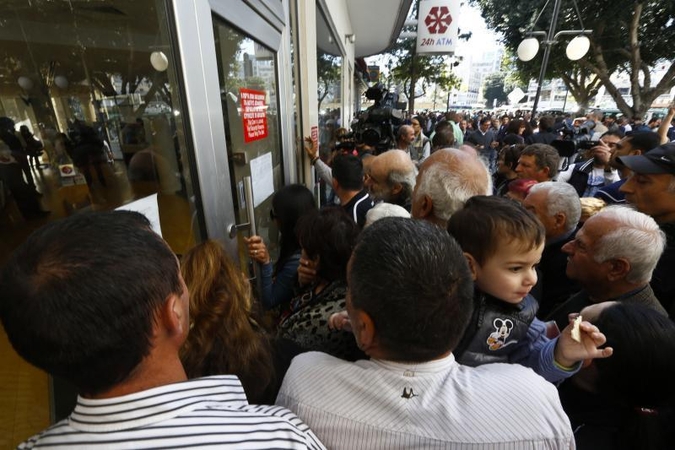 Euro zona patvirtino paramos Kiprui sąlygas