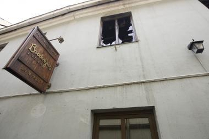 Naktį liepsnose skendo klubas „Brodvėjus“ (papildyta 11.40 val.)
