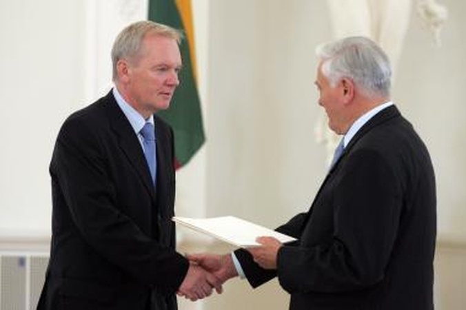 Atšaukiamas pirmasis Lietuvos ambasadorius Šveicarijoje V.Plečkaitis