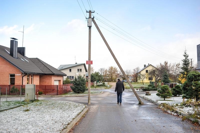 Vairuotojų kelyje dažniausiai pasimaišo stulpai ir pastatai