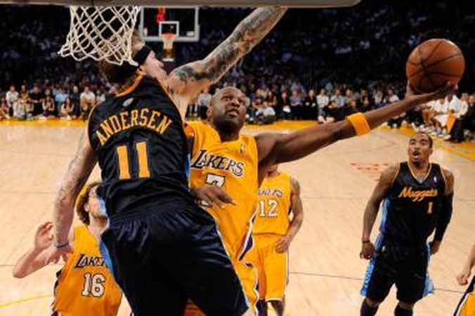 „Lakers“ nugalėjo „Nuggets“