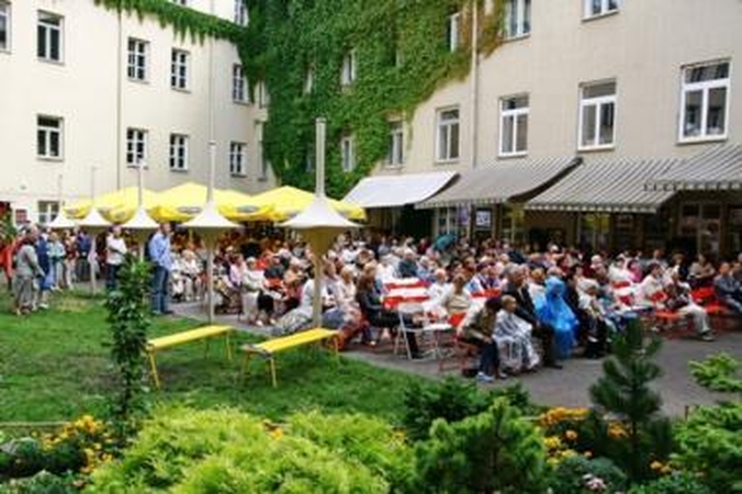 Mokytojų namų kiemelyje startuoja „Meeting point“