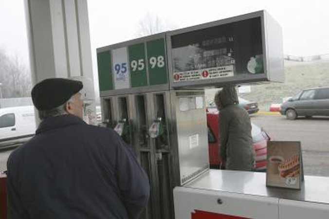 Mažesnis akcizas dyzelinui ir kovą pildė biudžetą
