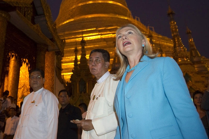 Birmoje H.Clinton vengė minėti šalies pavadinimą