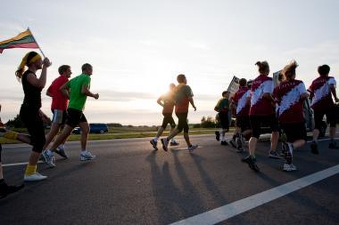 „Braliukai“ „Baltijos kelio“ bėgime dalyvių skaičiumi aplenkė lietuvius