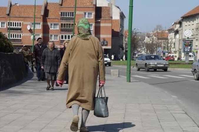 Paauglės sumušė ir apiplėšė pensininkę