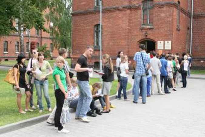 Studentai turi informuoti aukštąsias mokyklas apie pateiktus prašymus gauti paskolas
