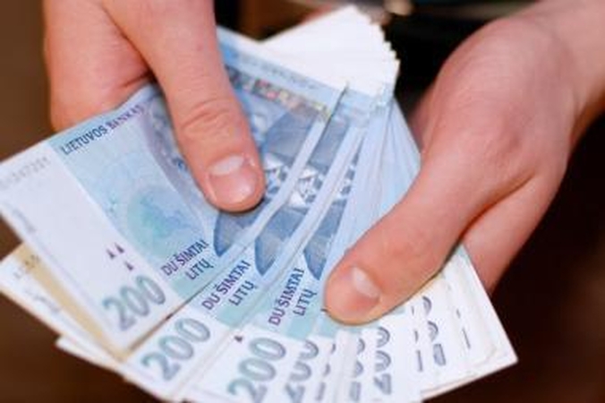 Europarlamentarų padėjėjais tapti vilioja ir geri atlyginimai 