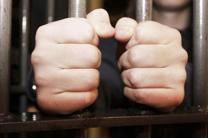 Indės žagintoją ir žudiką kalėjime žiauriai sumušė