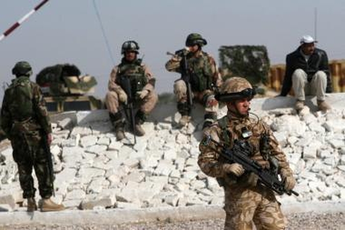 "Garlita" gamins saulės spindulius atspindinčius megztinius NATO kariams 