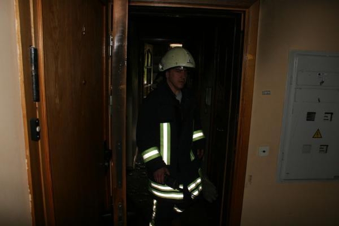Sostinės ugniagesiai išgelbėjo daugiabučio gyventoją