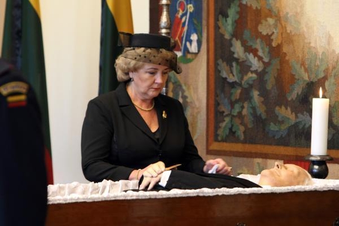 A.Brazausko karstas į bažnyčią nebus nešamas dėl jo šeiminės padėties?