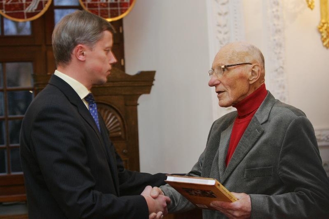 Mirė ilgametis Lietuvos krepšinio federacijos prezidentas S.Stonkus