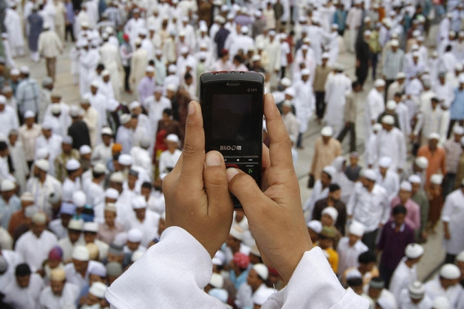 Pakistane blokuojamos „nepadorios“ SMS žinutės