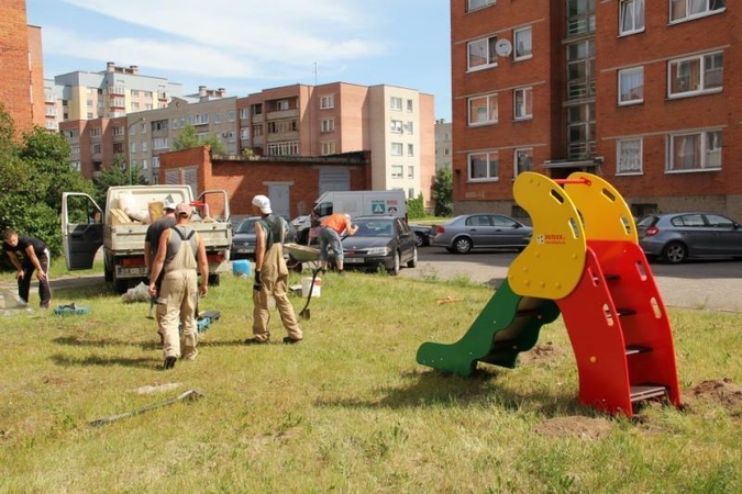 Vaikų žaidimo aikštelių sostinėje dar teks palaukti
