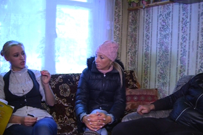 Pedofilo patėvio vaikystėje išprievartauta mergina tapo vieniša motina
