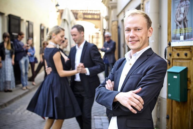 „Tango Salon“ – apie moters grožį ir pastangas suvilioti vyrą 
