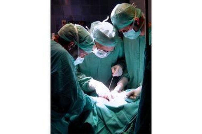 Konsultuos ir operuos amerikiečių ortopedai