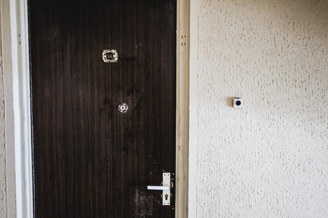 Senolė keturias paras praleido ant grindų, kol sulaukė pagalbos