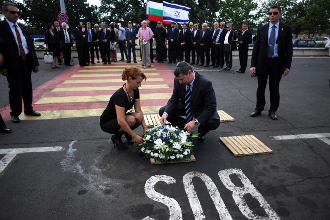 Bulgarai, tirdami teroro aktą Burgase, suprogdins du autobusus