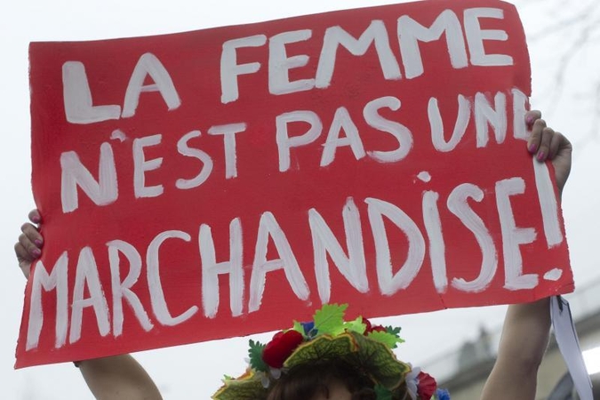 Ciuriche prostestavo apsinuoginusios feministės