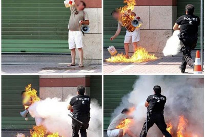 Graikijoje protestuotojas bandė susideginti