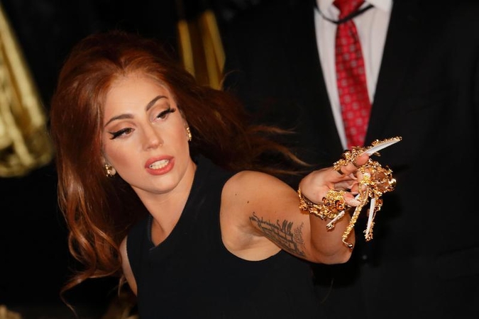 Žinoma atlikėja Lady Gaga linksminasi ir sveikdama 
