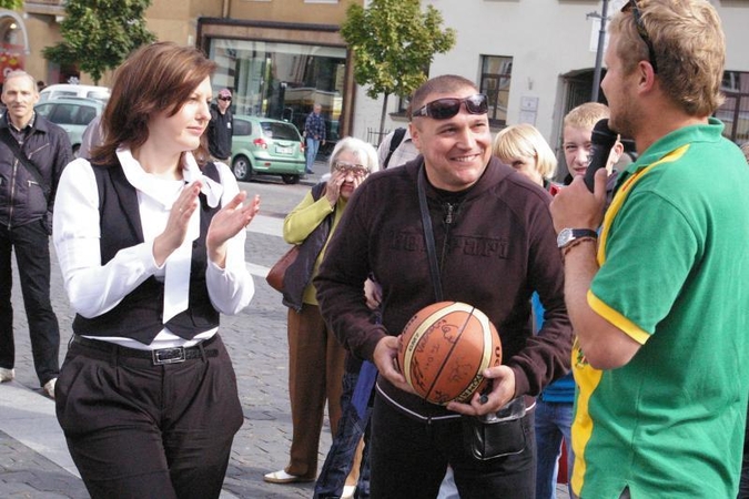 „Išjunk šviesą“ lyderis: po pergalės išbėgsiu tik su apatiniais