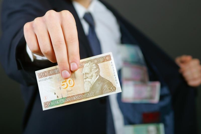 Vyriausybė - prieš papildomus 2,6 mln. litų mokytojų išeitinėms