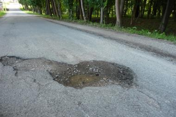 Įgriso duobė prie Pažaislio vienuolyno