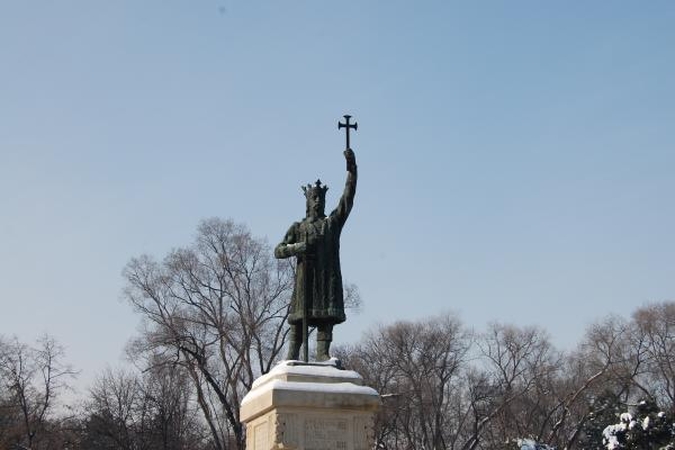 Keli tūkstančiai žmonių mitinge Kišiniove reikalauja centro dešinės koalicijos