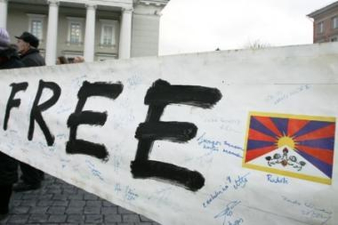 Per Tibeto sukilimo metines prie Kinijos ambasados Vilniuje - piketas