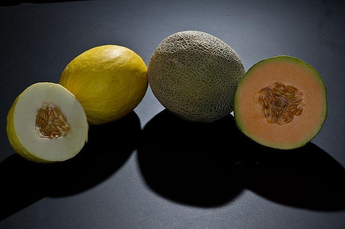 Japonijoje dviejų melionų rinkinys nupirktas už 12,5 tūkst. dolerių