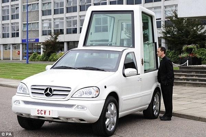 Popiežius gali persėsti į elektromobilį